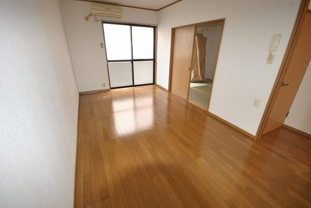 シティベール日の出の居間・リビング