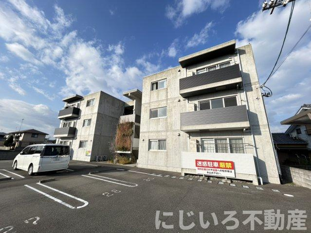 ピース・スクエア小松島の駐車場