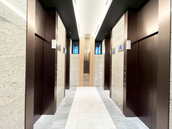 【その他共用部分】 | 【エレベーターホール】ホテルライクでエレガントな雰囲気。