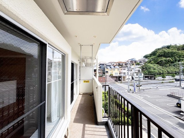コスモ戸塚パークスクエアのバルコニー|◆日当たり良好なバルコニー！毎日のお洗濯にも嬉しいですね！