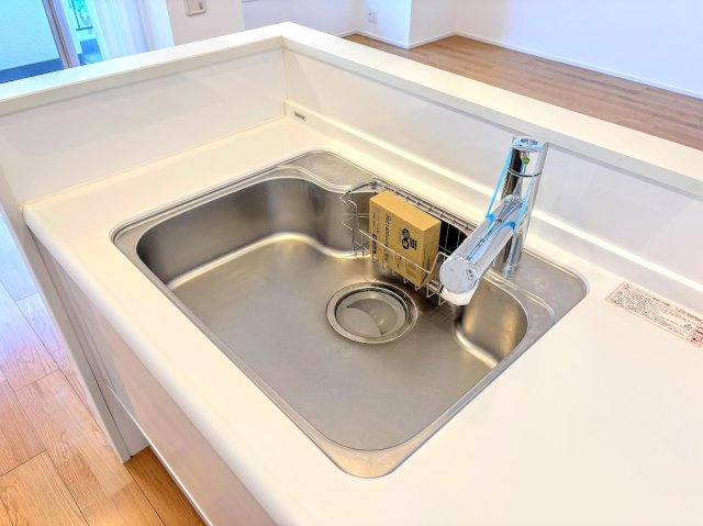 コスモ戸塚パークスクエアの設備|◆広々したキッチンシンク。洗い物が多い時にも快適にご利用いただけます。