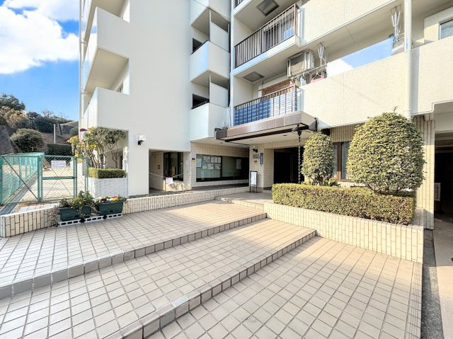 コスモ戸塚パークスクエア|◆管理体制良好なマンションです。清潔感のあるエントランスに開放感のある住環境。