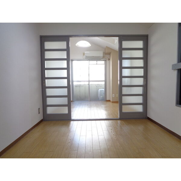 プリンセス栄の居間・リビング