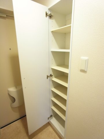 リブリ・キクエイの玄関