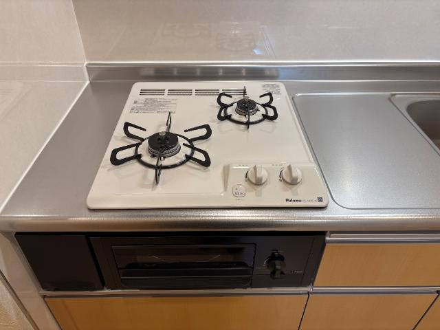 サンフォレスト杉水のキッチン|2口コンロ、グリル付