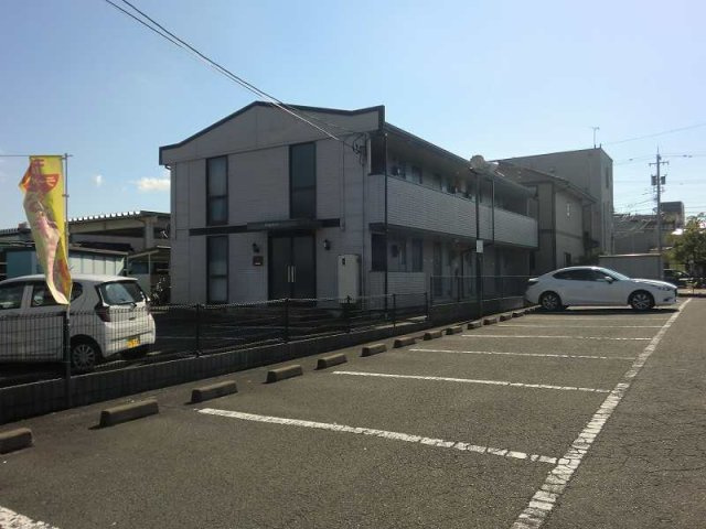 レオパレスワカスギの外観