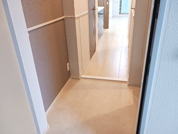 ホワイトメゾン新栄の玄関