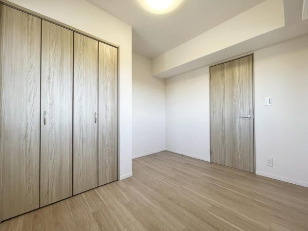 グーディッシュ千歳船橋の洋室|居室に収納スペースあります