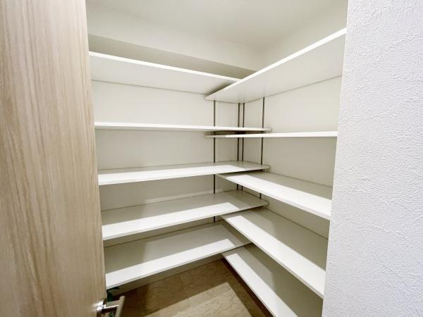 グーディッシュ千歳船橋の収納|玄関にはシューズインクローゼットもあります♪