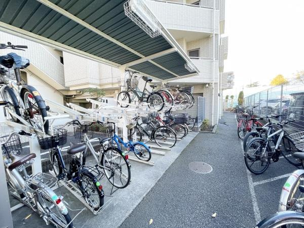 グーディッシュ千歳船橋の駐車場|駐輪場の様子です。綺麗に管理されています。