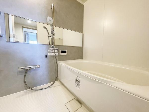 【浴室】 | グーディッシュ千歳船橋 | ゆったりとお過ごしいただけるバスルームです。心と身体の疲れを癒してくれる安らぎの空間♪