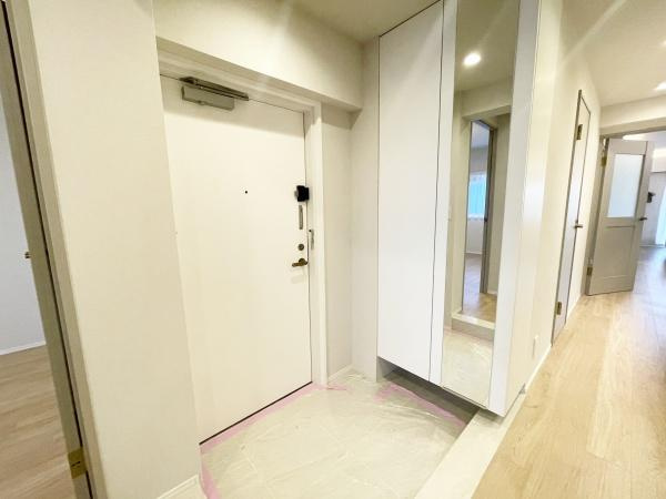 東急ドエルアルス弦巻１号棟の玄関