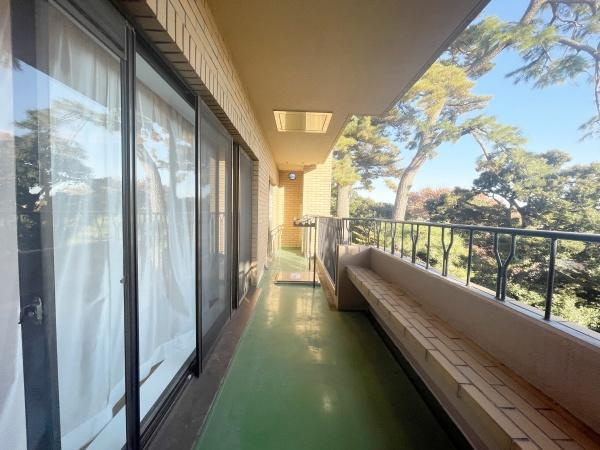 東急ドエルアルス弦巻１号棟のバルコニー