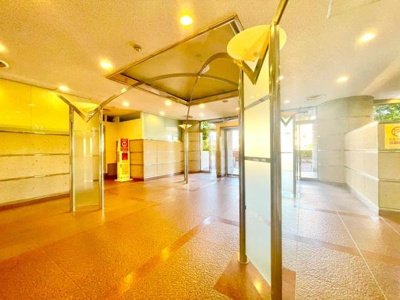 【エントランス】 | ライオンズマンション金剛 | 綺麗なエントランス！毎日の生活にも彩りが増します！
