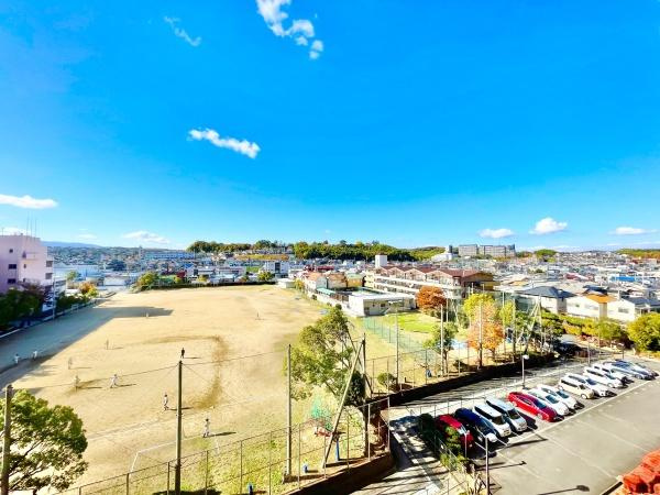 【エントランス】 | ライオンズマンション金剛 | 綺麗なエントランス！毎日の生活にも彩りが増します！
