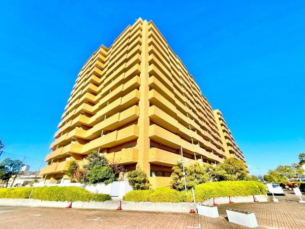 【外観】 | ライオンズマンション金剛 | 南海高野線「金剛」駅が徒歩12分。通勤にも外出にもアクセス良好。家族でおでかけすることも増えそうですね♪