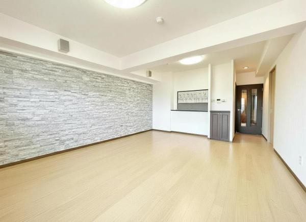 【居間・リビング】 | ライオンズマンション金剛 | キッチンからはリビングが一望でき、小さい子供さんも目が行き届きますね！