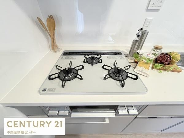 【キッチン】 | 大正リバーサイドヴィラ | 3口のシステムコンロ