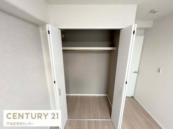 【収納】 | 大正リバーサイドヴィラ | 6.2帖のお部屋には大き目の収納付き！