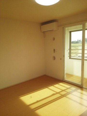 ヴィル・フォーレⅤの居間・リビング|こちらのリビングで趣味の時間をお楽しみください