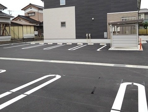 Ｇｌａｎｚ婦中の駐車場|車をお持ちの方に嬉しい駐車場付きの物件です