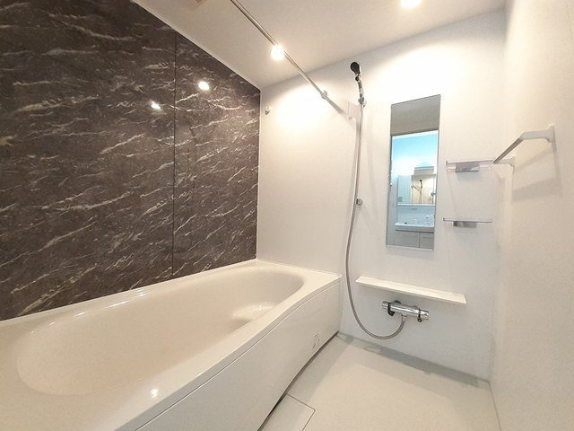 ウォーム・ガーデンＡの浴室|お風呂で日々の疲れを落としましょう