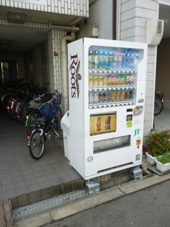 プレアール三軒家東のエントランス|★のどが乾いたらすぐ買いに行けます＾＾★