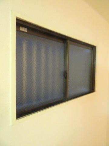 プレアール三軒家東の居間・リビング|★リビングに窓付き★