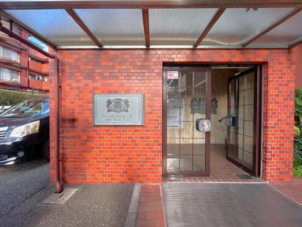 ライオンズマンション金沢八景Ｃ棟のエントランス