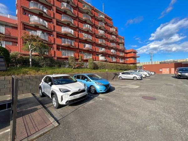 ライオンズマンション金沢八景Ｃ棟の駐車場