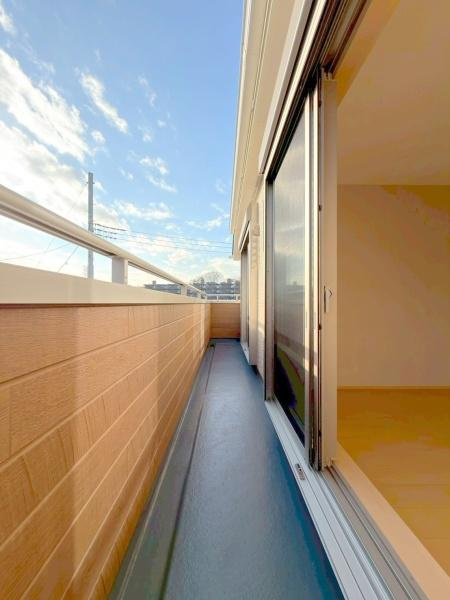 横浜市栄区上郷町の新築一戸建のバルコニー|陽当たり良好のバルコニー・お布団も・お洗濯も沢山干せます。