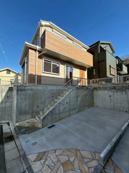 横浜市栄区上郷町の新築一戸建の前面道路含む現地写真