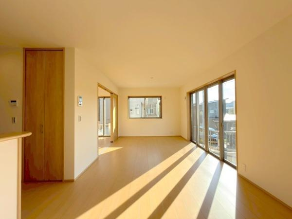 横浜市栄区上郷町の新築一戸建の居間・リビング|リビングのみの写真です。十分な広さです。