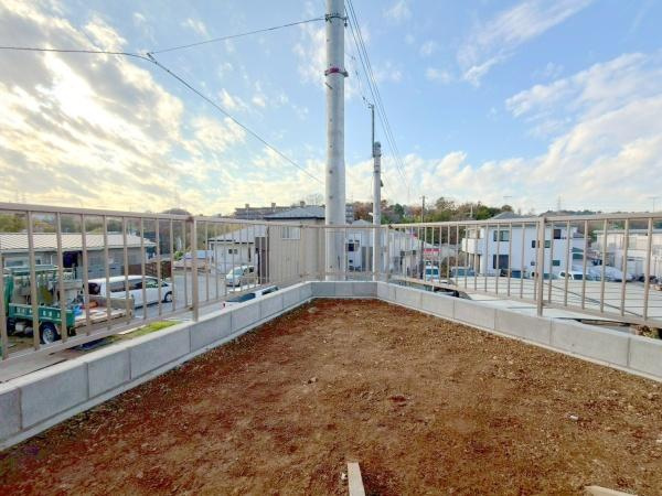 横浜市栄区上郷町の新築一戸建の庭|水栓付きのお庭です。柵を取り付ける予定ですのでお子様のプールや倉庫も設置出来そうですね。