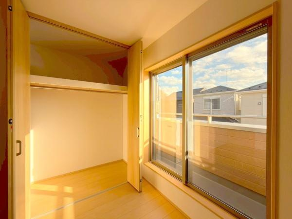 横浜市栄区上郷町の新築一戸建の収納|各部屋の収納が大きめなのもポイントです。廊下やリビングなど収納が多いので部屋は広く使えます。