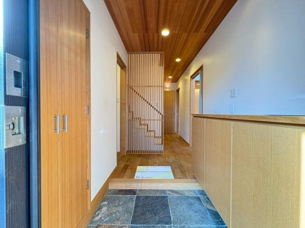 横浜市港南区芹が谷３丁目の中古一戸建の玄関