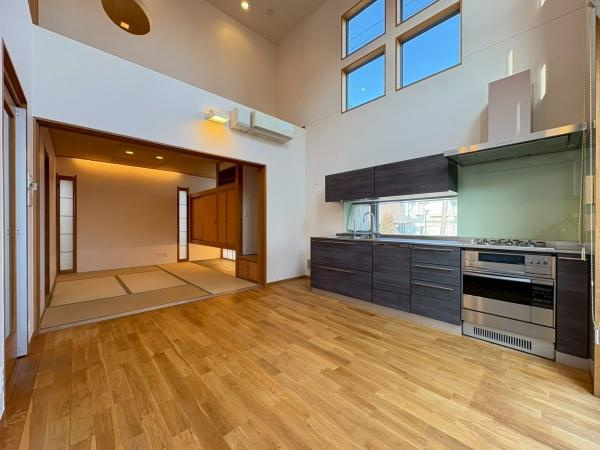 横浜市港南区芹が谷３丁目の中古一戸建の居間・リビング