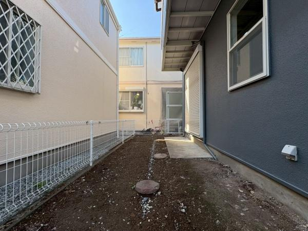 横浜市磯子区岡村４丁目の中古一戸建の庭|家庭菜園・ガーデニングなど、多用途利用の広いお庭です！！