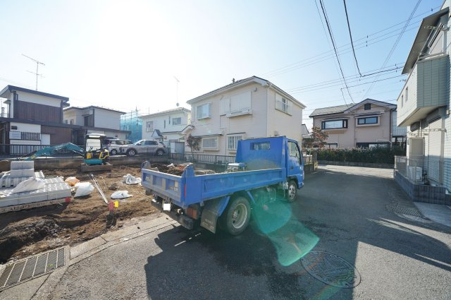【横浜市瀬谷区瀬谷2丁目2-37新築戸建て】★仲介手数料無料★（瀬谷小学校・瀬谷中学校）の前面道路含む現地写真