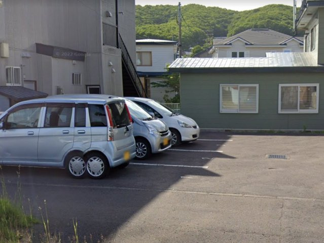 レオパレスわかばの駐車場