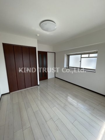 インベスト北梅田の居間・リビング|使いやすい居間です