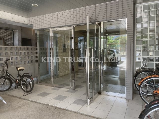 インベスト北梅田のエントランス|落ち着いたエントランスです