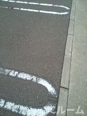 エレガンシア・ＫＯＫＵＨＵの駐車場