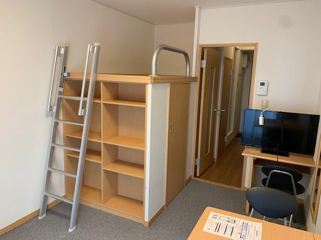 レオパレスＴＡＮＡＳＥの居間・リビング|1階はフローリング仕様です。