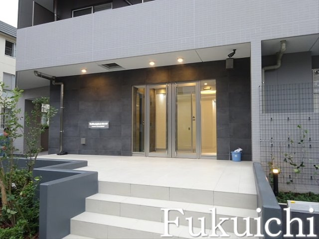 ラティエラ都立大学のエントランス