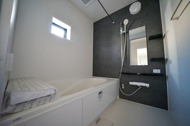 【横浜市瀬谷区瀬谷2丁目32-13全2棟新築戸建て】★仲介手数料無料★（二ツ橋小学校・東野中学校）の浴室