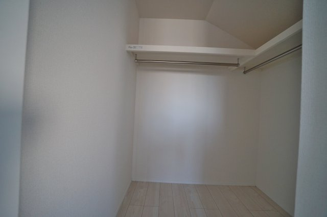 【横浜市瀬谷区瀬谷2丁目32-13全2棟新築戸建て】★仲介手数料無料★（二ツ橋小学校・東野中学校）の収納