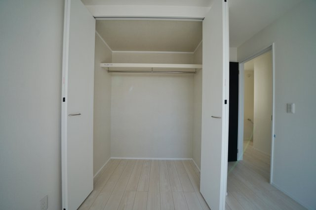 【横浜市瀬谷区瀬谷2丁目32-13全2棟新築戸建て】★仲介手数料無料★（二ツ橋小学校・東野中学校）の収納