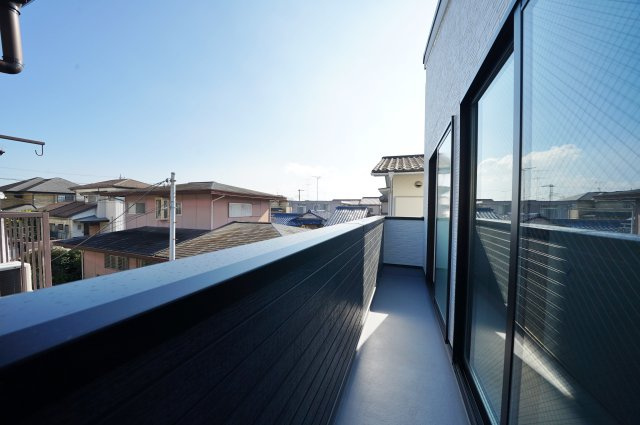 【横浜市瀬谷区瀬谷2丁目32-13全2棟新築戸建て】★仲介手数料無料★（二ツ橋小学校・東野中学校）のバルコニー