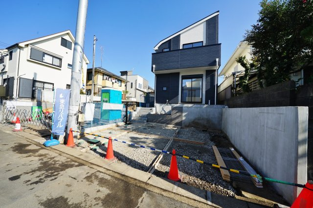 【横浜市瀬谷区瀬谷2丁目32-13全2棟新築戸建て】★仲介手数料無料★（二ツ橋小学校・東野中学校）の外観